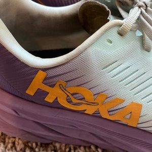 Hoka size 8 athletic shoe